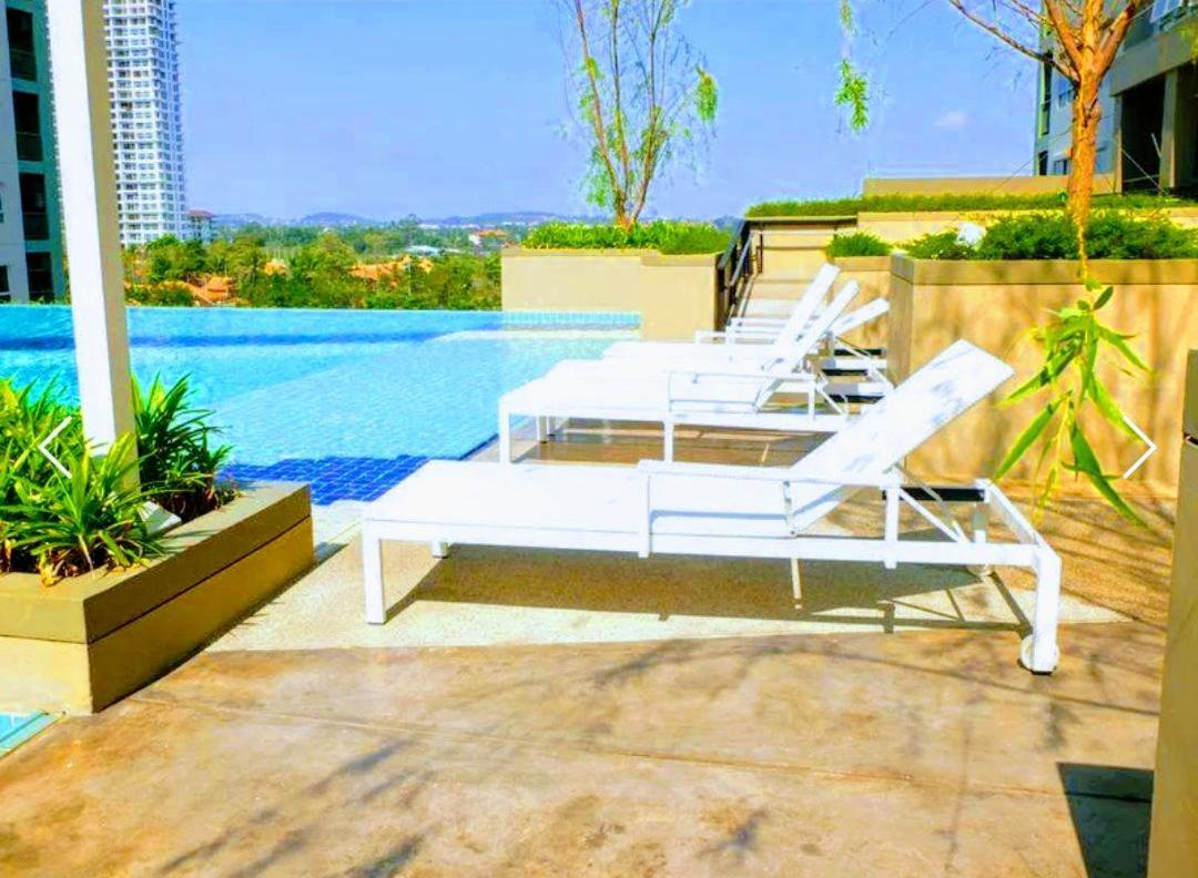 Lumpini Seaview Top Floor Praia de Jomtien Quarto foto